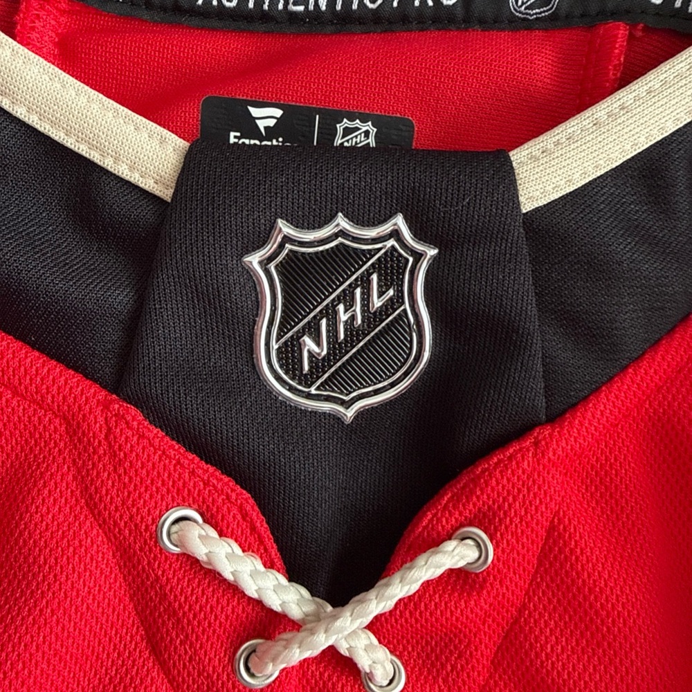 Chicago Blackhawks Red Hockey Jersey - Picture 4 of 8